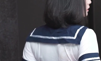 미디어의 라이브 스트리머가 대부 팬들에게 모쉬 피트를 요청했습니다.