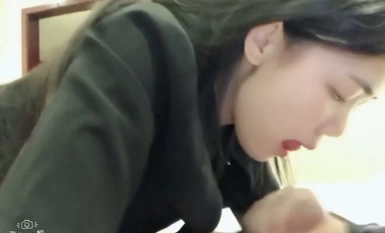 極品美女口爆吞精，表情淫盪