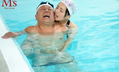 [モザイク破壊]MVSD-591 彼女のあどけない笑顔と魔性の誘惑に理性を失った私は…巧みな痴女テクといやらしい腰使いで中年オヤジをたぶらかす美人トレーナー水泳教室 逆NTR 根尾あかり