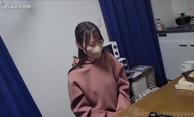 FC2-PPV-4323223 ※期間限定※【個人】家庭的で溌剌ボディな主婦、自宅リビングで電マでオナニーさせた動画に加えて、損害遅延金が高額なため、マスクも外させてフェラもさせて嫌がるのを無視して大量中出し（サンプル動画長め）