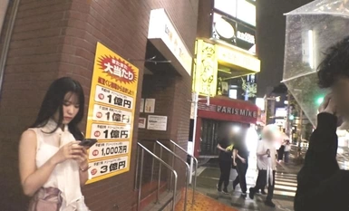 200GANA-3004 认真柔美，第一次拍摄。 2018 雨夜的新宿，一位独自站在夜色中的美丽女子被人搭讪！她问他要不要一起喝一杯，然后，就这样，她错过了末班车！她是一个有点贱的美女，但她是一个真正的软妹子！
