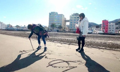 LZBS-103 Wandering lesbians - 两个女孩独自释放心灵和阴部的旅行 - 精选最佳 5 小时。