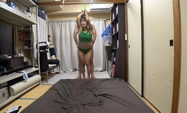 OKL-001 Mitsuki Nagisa的運動裝穿著隱藏肌肉美運動員的秘密部位的衣服，從運動曬黑到巨乳，美麗的剃光陰戶，毛茸茸的女孩，享受他們的腋下和捲髮。連穿田徑服的女生的大腿和臀部，還有衣服上的尿液！ ！適合身體的衣服鬆緊度的超特寫鏡頭&全衣奇聞趣事