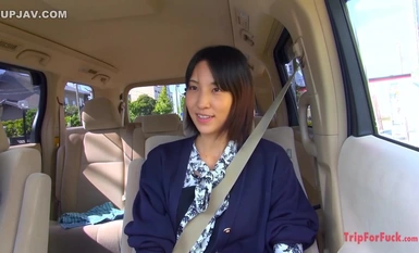 FC2-PPV-4304385 清楚美人奥様、精子飲ませてあげたら「おいしくいただきました♡ありがとうございます♡」とご丁寧に感謝の言葉。中出し後も「舐めてもいいですか？」と自分からお掃除フェラ。【3日間割引】