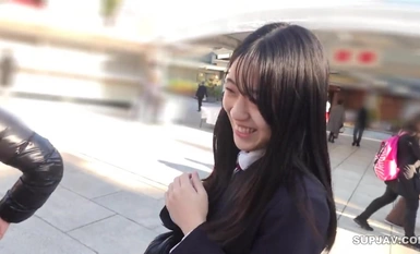 FC2-PPV-4303274 初撮影・顔出し！！3日間限定！！学園では学級委員を務める真面目で可愛い卒業間近の女◯◯生に口内射精＆生中出し！！ずっとずっとピュアだと思っていたのにまさかこんなに・・・