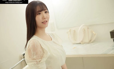 EYAN-199 只在工作日才能有幸见到丈夫的美丽妻子首次出演色情片《Mai Koine》，她在丈夫值班时在男士俱乐部工作，成为订不到位的人气女郎。