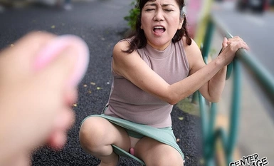 YOCH-008 Isang 60-anyos na ina na nag-alay ng kanyang katawan at kinuha pa ang kanyang bahay upang mabayaran ang utang ng kanyang anak sa isang apartment complex. Azusa Mayumi