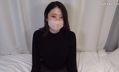 FC2-PPV-4295398 [无] *情色泛滥。一位面带微笑的黑发 F-cup 女学生刚刚结束考试，前来发泄性欲，于是她被毫不留情地生干了。可享受复习福利。