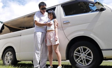 HAZU-003 息子の同級生のちびっこと恥ずかし露出温泉旅行「可愛い顔して乳頭が長くて卑猥だねえ」と執拗なまでの乳首弄りの刑。もちろんお互いの親御さんには内緒です。