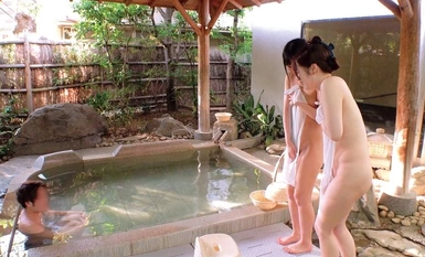 765ORECS-110 นักศึกษาสาวสมัครเล่นพบที่ Atami Onsen! คุณอยากจะเข้าห้องอาบน้ำชายโดยมีเพียงผ้าเช็ดตัวและสาวพรหมจารีหรือไม่? สาวมือสมัครเล่นสองคนที่เป็นเพื่อนที่ดีที่สุดของ Yuzurei กำลังมองหาความบริสุทธิ์และมีการรับกลับครั้งแรก! - ฮินาโกไม