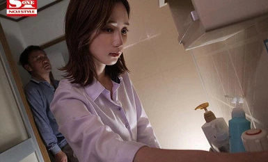 SONE-051 เจ้านายหญิงผู้ภาคภูมิใจ (ที่ทำงานให้กับบริษัทจัดการคอนโดมิเนียม) บ่นที่บ้านของชายชราที่อาศัยอยู่ในห้องขยะ ในฐานะลูกน้อง ฉันอารมณ์ดีจนฉันดีใจมากที่ได้เห็นเจ้านายที่เกลียดชังถูกทำให้แปดเปื้อน มินามิ โคจิมะ