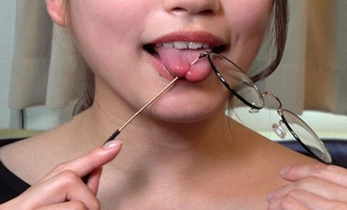 RPIN-079 Cô thư ký lém lỉnh, xinh đẹp và có thể làm việc, nhưng cô ấy có một chiếc lưỡi rắn ẩn giấu. Cô ấy bị một con cặc to vô song đụ và phát điên khi bản chất dâm đãng của cô ấy bị vạch trần!
