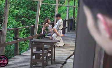 FJIN-007 息子ほど年の離れたバイト先の男子学生達と一泊二日の温泉旅行に来たGcup巨乳パート主婦は優しく優柔不断で…僕達みんな36歳パート主婦あゆみさんのガチ恋勢