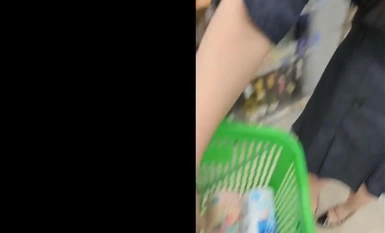 FC2-PPV-4265376 【モ無】【お漏らし】中年を手玉に取る20歳の女 唾飲ませれてドМ中年大興奮強.制ピストンど突き若年マンコが豪快潮吹き射精勃起チンポにぶっかかる！