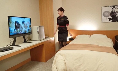DVMM-062 一般男女モニタリングAV 航空会社で働く同僚ドッキリ企画特別編 全員美人キャビンアテンダント！ステイ先のホテルで美脚の女先輩と後輩男子が2人っきりでまさかまさかの相部屋宿泊！次々と巻き起こるエッチなハプニングで急接近した男女が会社に内緒の生ハメセックス！翌…