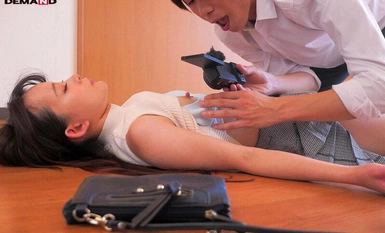 [ทำลายโมเสก] SUWK-006 บุกเข้าไปในห้องของลูกค้าผู้หญิงที่ขายบ้านใหม่พร้อมกุญแจสำรองข่มขืนขณะนอนหลับ ~ อาชญากรรมจากพนักงานขายบริษัทอสังหาริมทรัพย์ชายที่แต่งงานแล้ว A (อายุ 35 ปี) ~ Yuzuka Miyoshi