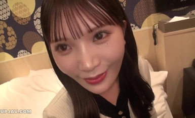 FC2-PPV-4231405 [무] 남의 눈을 신경 쓰지 않고 대담하게 대량 분출! 거시기 타락한 귀여운 그녀는 승마 자세로 나의 오나호화 ♡ 묻지도 따지지도 않고 대량 질내 사정!