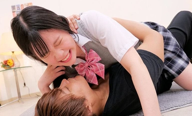 IENF-302 首次尝试赤身裸体的男女朋友，他们互不相识！当他们的阴蒂和阴茎摩擦在一起时，他们的友谊是否会让位给他们的性欲，让他们忍不住啜泣和插入！ 发情的女学生在彼此体内做爱！