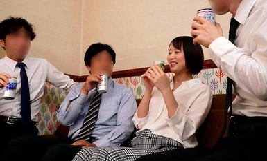 AKDL-265 Seorang penjahat tersembunyi yang menangis semasa bekerja Encik Hinata dari bahagian jualan adalah haiwan peliharaan yang selesa untuk pekerja lelaki. Lagipun saya suka minum air mani.