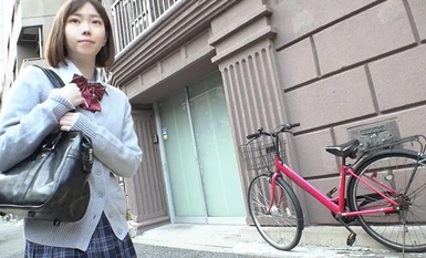 109IENFH-22102 某知名预科学校的女学生第一次观看自慰！ 她的阴液气味和阴道近距离颤动的声音让她感觉自己就像在阴道里一样！她欲火焚身，想要被操，于是我生硬地插入她的身体，在她体内射精！ 高梨由沙