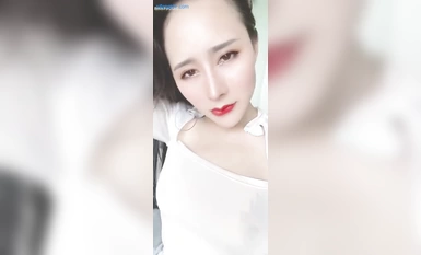 土豪重金定製福利，高氣質網紅臉極品御姐【美寶兒(尤秘書)】私拍，頂級身材一線天，逼臉同框各種道具紫薇挑逗，擼點超高（2）