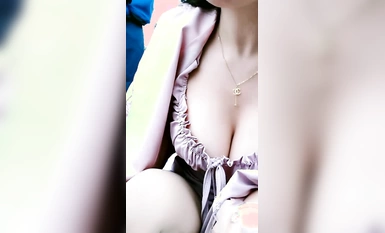 屋外の巨乳のジャンピングエッグ (23)