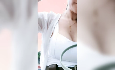 Field Master @Outdoor gadis berpayu dara besar memakai alat penggetar untuk bersiar-siar dan pertunjukan kebajikan pertempuran tangan-ke-tangan (14)