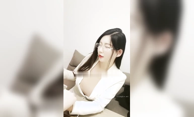 氣質少婦李雅為簽合同茶室給客戶刺激雅式內射
