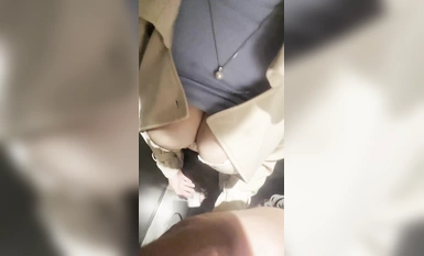 抖音極品巨乳網紅李雅和粉絲炮友在商場男廁啪啪