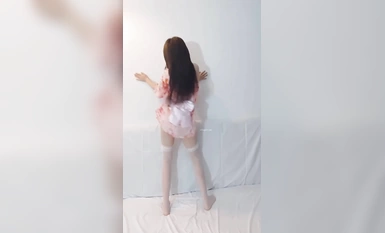 สาวงามคนดังทางอินเทอร์เน็ต [Little Sweet Pea] โชว์ใบหน้าของเธอในการถ่ายภาพส่วนตัว เธอเป็นคนแรกที่มีเซ็กส์กับ Ziwei และตุ๊กตาพูดได้นอกบ้าน เธอเล่นเก่งมาก (1)