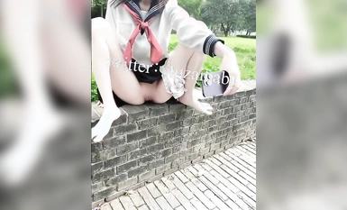 Gadis terbaik dengan 210,000 pengikut di Twitter memancutkan Loli Princess [Bunny Loves Squirting].