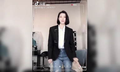 [Selebriti Bocor] Selebriti Internet bintang muda ke-18 [Jiang Wenshan] mengadakan hubungan seks dengan penaja kewangannya di sebuah hotel, mempunyai beberapa lagu asli, dan kerja hariannya pada dasarnya adalah akupunktur kelab malam (2)
