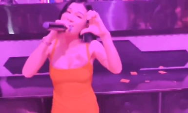 [Selebriti Bocor] Selebriti Internet bintang muda ke-18 [Jiang Wenshan] mengadakan hubungan seks dengan penaja kewangannya di sebuah hotel, mempunyai beberapa lagu asli, dan kerja hariannya pada dasarnya adalah akupunktur kelab malam (2)