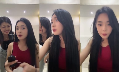 Super ganda ni Xiao! [Brilliant Winter Melon] Ang pinakamagaling na babae sa paaralan~Nangunguha ng mga butas gamit ang mga props at nagsasalsal~Dalawang babae~nagsasayaw na nakahubad~napaka-cool~ (1)
