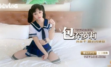 紫曼珠沙華（チェン・ネトル・チェリー）ドライお父さんのダブル・ポニーテール学生服の娘の小さな雌犬