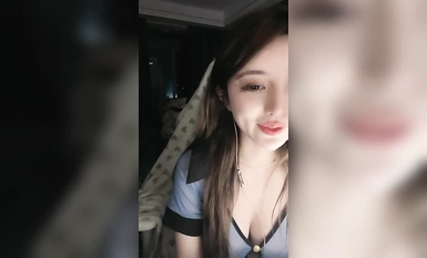 Si Explosion, isang diyosa na may banal na hitsura, ay kamukha ni Yang Mi, isang napakagandang kagandahan [Mianmian Bear], "Gini-ganyan mo ako, gusto mo ba akong iiyak?"