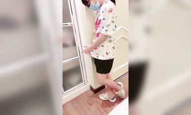 สาวไร้เดียงสาใส่แว่นจากโรงเรียนมัธยมเปิดหีครั้งแรก
