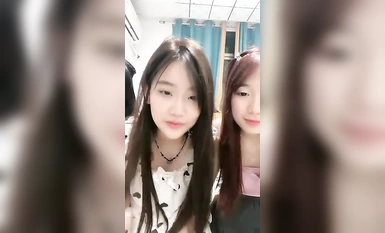 【甜心寶寶穎】19歲女大生帶閨蜜下海~仨人全脫了!揉奶玩… (5)