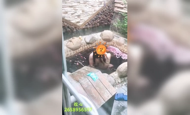 2024震撼奉獻，推特綠帽癖淫盪夫妻刷鍋狠人【控心】私拍，頂級身材長腿嬌妻戶外露出野戰約單男3P前後夾擊