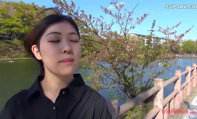 FC2-PPV-4435441 男孩子气的处女刚满 18 岁。她得到了初吻，失去了贞操，甚至被性爱大叔搞得中二病缠身，但她说，谢谢你让她以处女♡身份毕业。你是一个非常好的女孩。