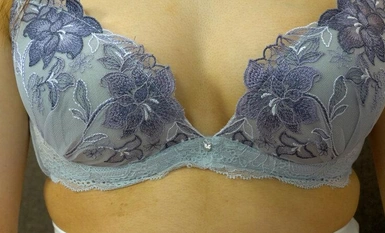KBMS-166 穿胸罩的莫伊
