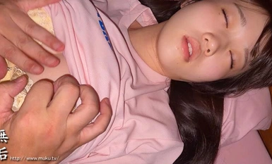 MUDR-266 Voyeurism, pagsalakay sa bahay, tinakpan ang isang natutulog na babae... Pag-aaral sa pagtulog. Ang katawan ng dalaga ay patuloy na itinatanim ng sarap sa pamamagitan ng creampie... Miku Arima
