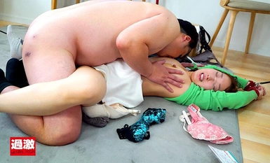 NHDTB-92603 Restraint Slow Piston Rape 6 ผู้หญิงคนหนึ่งถูกข่มขืนโดยชายชราผู้โหดเหี้ยมที่ค่อย ๆ สอดดิ๊กของเขาและสนุกกับการโต้ตอบจนกระทั่งเขาหลั่งน้ำกามภรรยาผิวขาวที่มองสามีของเธอ