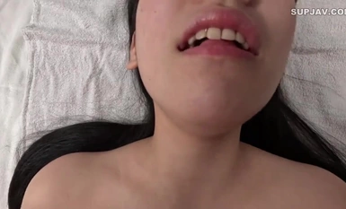 FC2-PPV-4425701 前学生会美女，医学专业学生！前学生会正经*，那个能舔你鼻孔的很受欢迎的家伙（据说这是个秘密），全长全脸，美丽的大奶子，F罩杯，丰乳肥臀！第 426 次原创 "个人拍摄"。