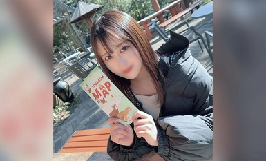 FC2-PPV-4418885 第一枪，面对面！限量至明天！可爱俏皮的大学生，亲吻小兔子就会浑身湿透！但当她脱掉衣服时，她的表现令人惊艳！她年轻美丽的身体还在发育中，拥有 E 罩杯的大奶子，她将被操两次！