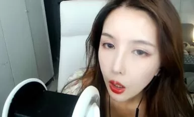 Huya Enqi ASMR liếm tai (2)