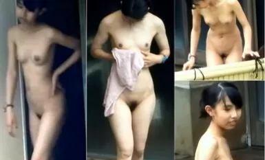 In July, the new stream outdoor telephoto and shoot outdoor hot springs bathing with occasional slideshow of naked girls of various ages with different body figures bathing compared to the young girl's body tempting ah!