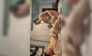 Nakipag-appointment sina Jin Ge at Xunhua sa isang busty na babaeng technician noong gabing nag-usap at hinimas ang kanyang likod, ipinasok ang kanyang mga kamay sa kanyang damit na panloob, itinaas ang kanyang mga paa at siniil siya nang husto sa pagitan