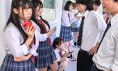 HUNTC-117 校内立ちんぼ女子〇生！ホ別1.5？校内でヤレばホテル代無料！交渉次第でNNOK！援交・パパ活する女子たちは最近公園で取り締まりが厳しく…