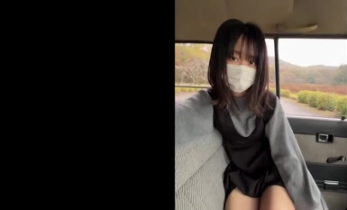 FC2-PPV-4404510 一名头发蓬乱的大学生在公园停车场休息时，被迫在一名工人旁边的汽车里做暴露的打盹，并滴下了自己的爱液！她清洗完沾满自己忍耐汁液的阴茎后，在马桶里达到高潮，然后又站起来，在阴部痉挛中达到高潮！